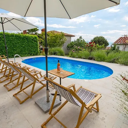 Dom wakacyjny 1 Bedroom Lovely In